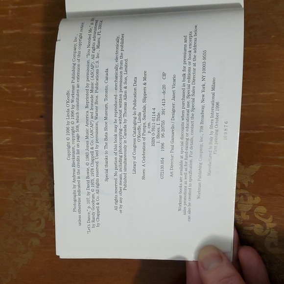 Shoes: A celebration of pumps, sandals, slippers and more - Picture 3 of 3